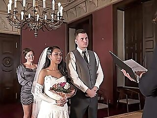 Nude Beauty Deep-throats Spunk-pump And Gets Laid On Her Wedding Day
